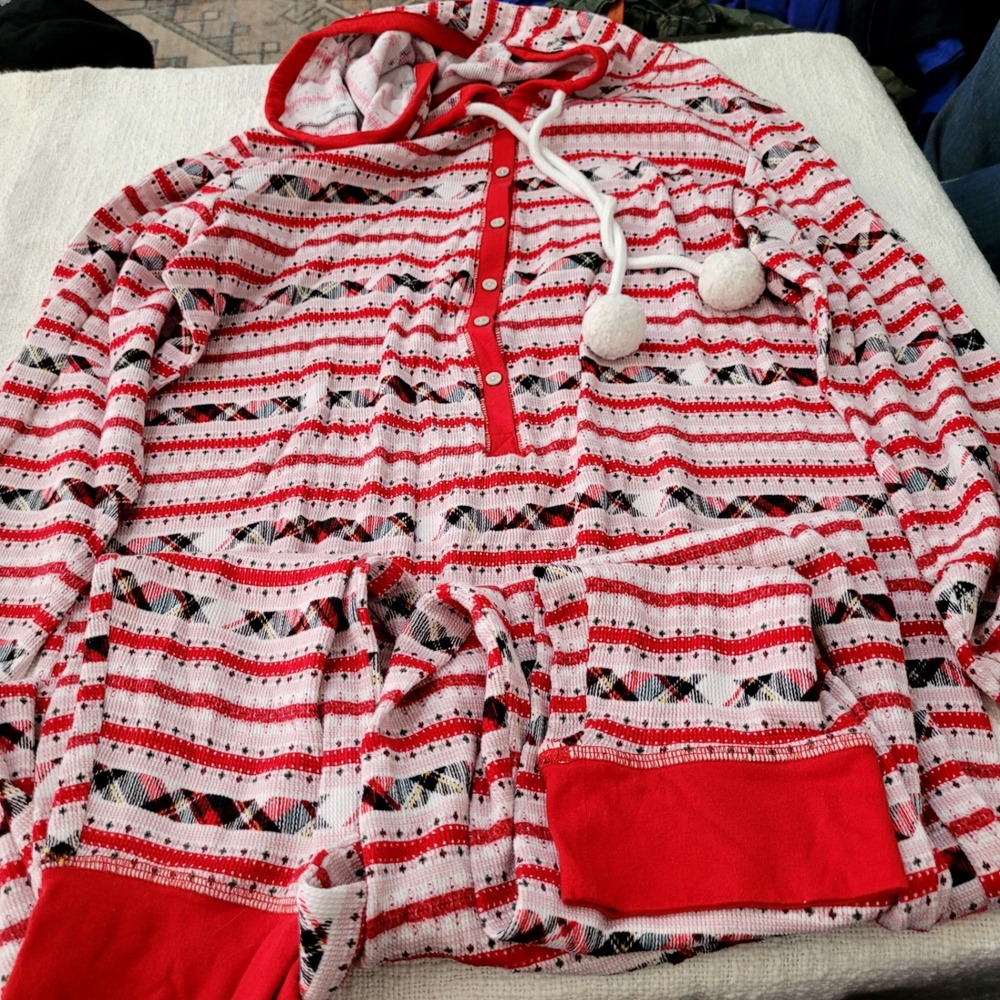 Victorias Secret Waffle Knit Hooded Romper XL Red Fair Isle Holiday Pom Pom